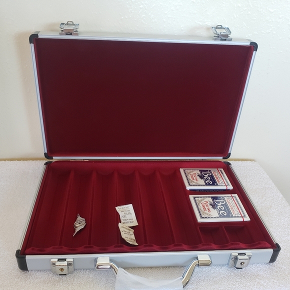 Poker Chips Case 400 w/ card capacity & 2 decks of cards - bulk or individually - Picture 11 of 11